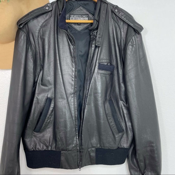 MEMBERS ONLY• black leather bomber jacket - Picture 3 of 5